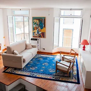https://casa-otto-nel-cuore-di-genova.hotelitalianriviera.com